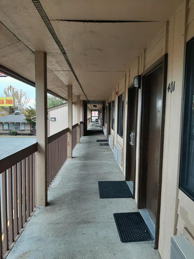 Centralia Inn エクステリア 写真